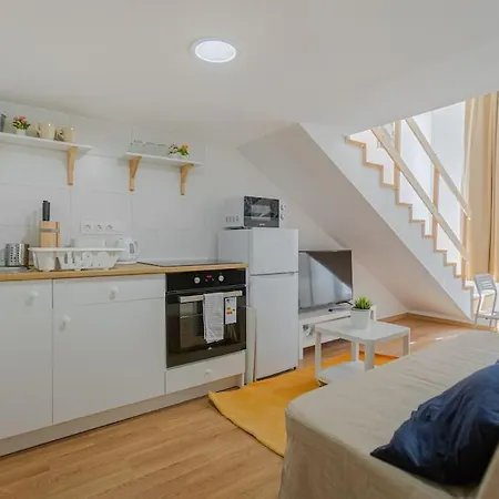 Cozy Studio In Akacfa Street Budapest