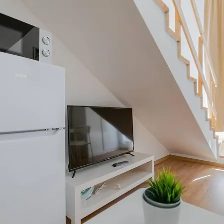 Cozy Studio In Akacfa Street Apartment *